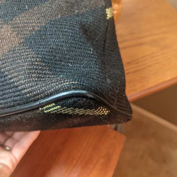 Auth Burberry Wool Hobo bag (would trade for a pink & beige straps Burberry bag) - Picture 4 of 15